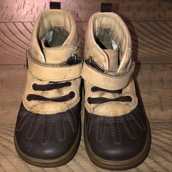StrideRite Leather Snowboots with Velcro straps. - Picture 1 of 7